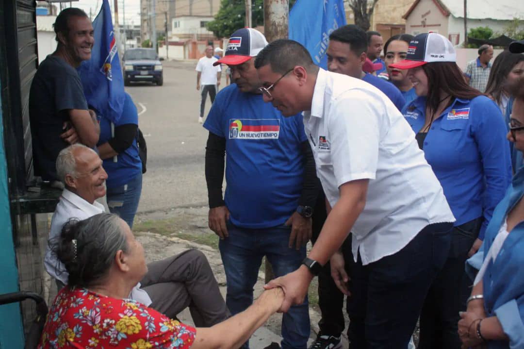 Hasta la madrugada de este #17Abr estuvo abierta sede del CNE en Maracaibo atendiendo a votantes