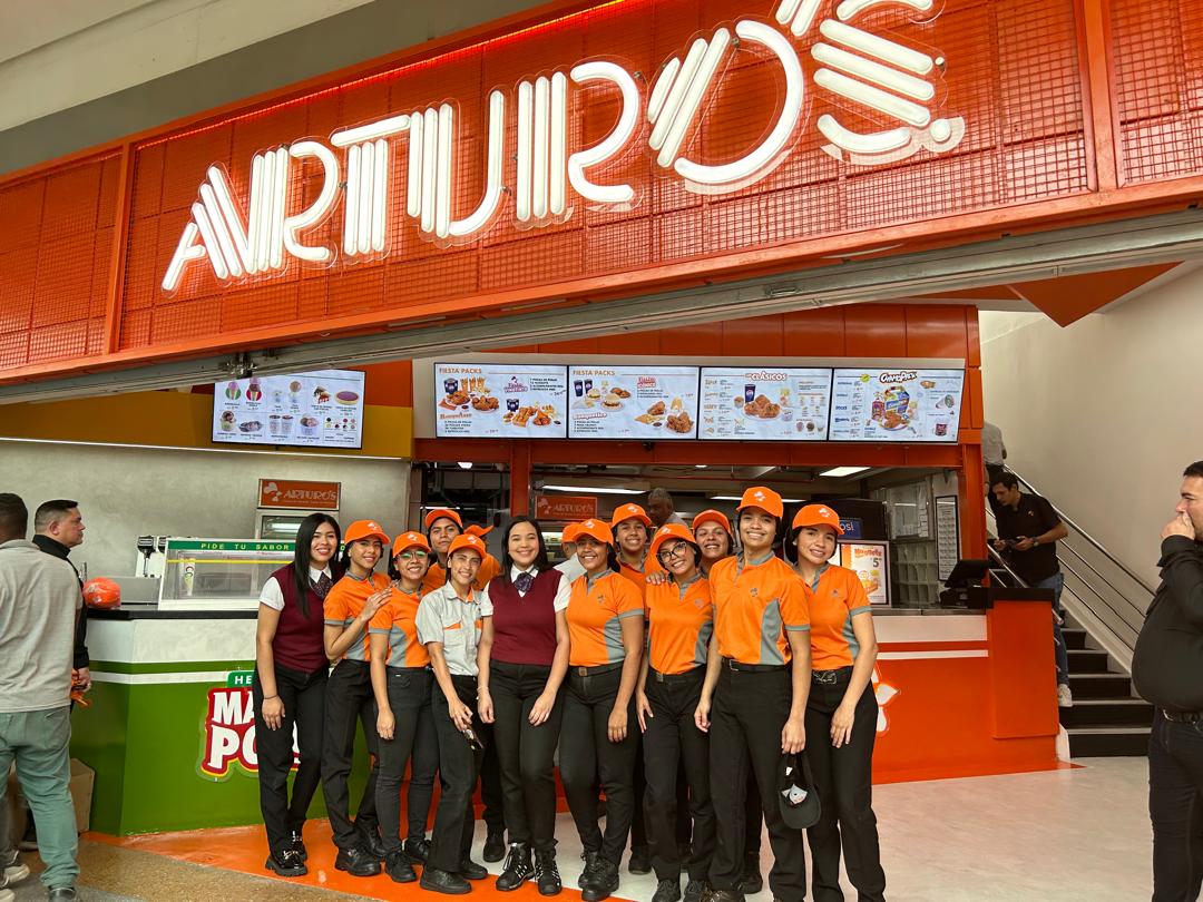 Cadena de pollo frito renueva su menú con combos abundantes y lanza mitad de precio por el Día del Trabajador 