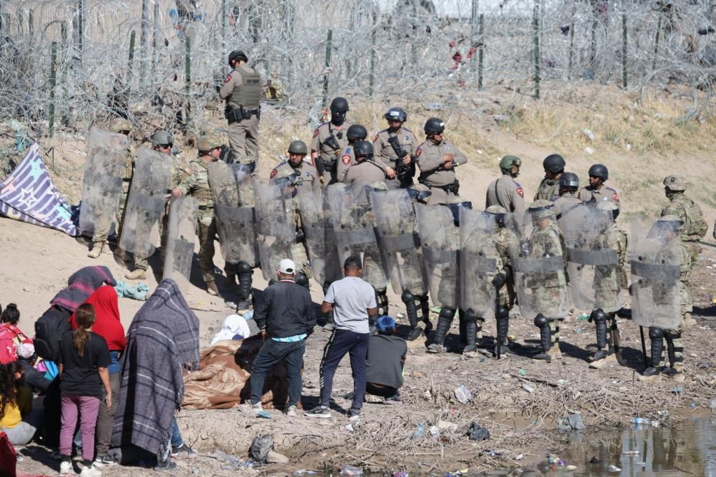 Soldado de la Guardia Nacional baleó a migrante durante un apuñalamiento en un cruce fronterizo cerca de El Paso