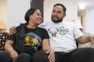 Boda masiva: 15 parejas de migrantes venezolanos se casaron en iglesia de Chicago