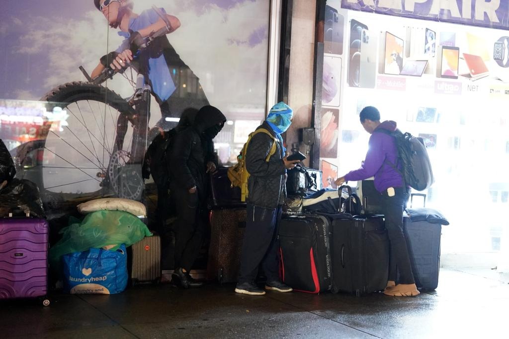 Operativo sorpresa en El Bronx: siete venezolanos armados y con drogas fueron capturados en sótano de Nueva York