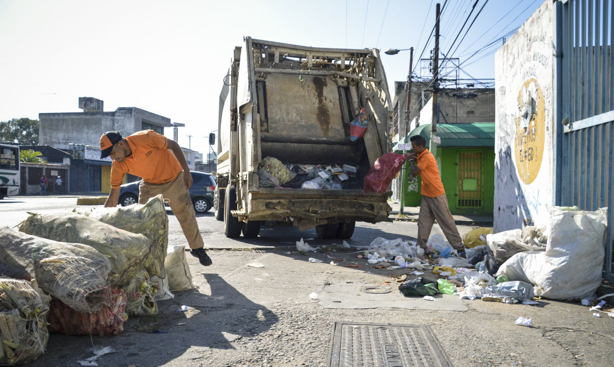 Autorizan a las alcaldías a sancionar por no pagar el aseo urbano