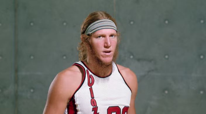 Falleció Bill Walton, leyenda de la NBA, a los 71 años