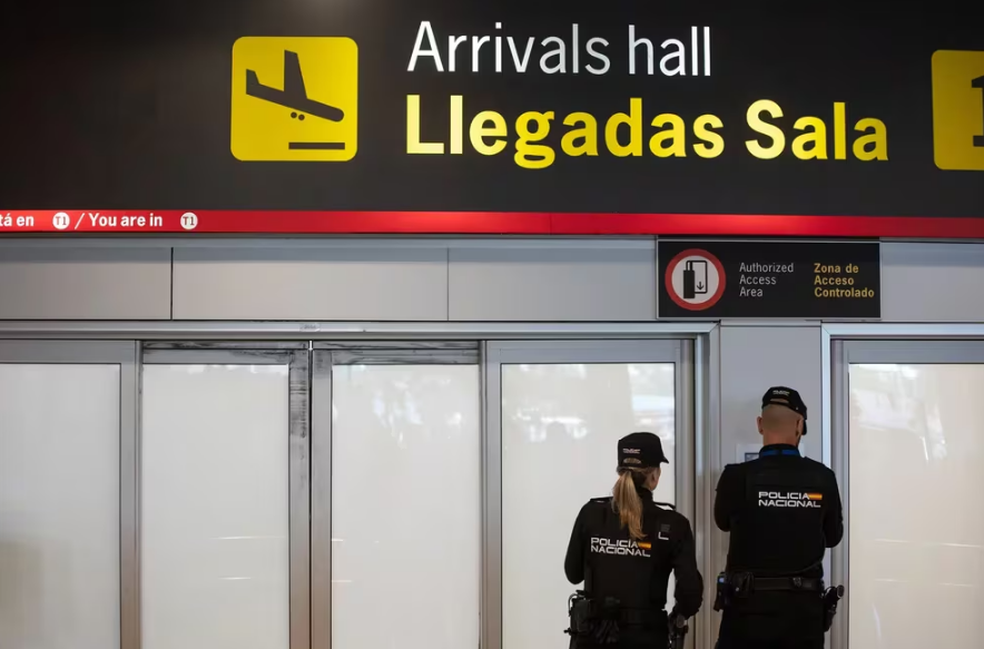 Una campaña alerta en aeropuertos españoles a las víctimas de trata, incluidas venezolanas