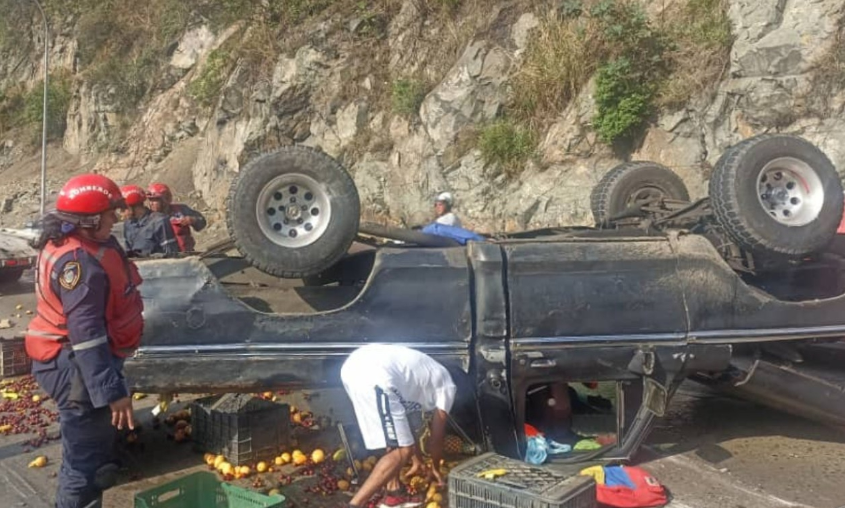 Al menos dos lesionados en medio de un accidente a la salida del túnel La Planicie este #25May