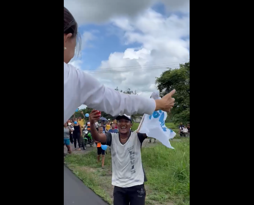 EN IMÁGENES: el recibimiento a María Corina Machado en Biruaca en su paso hacia Achaguas este #22May