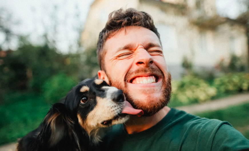 La regla de las personas más exitosas para aumentar su felicidad, según un experto