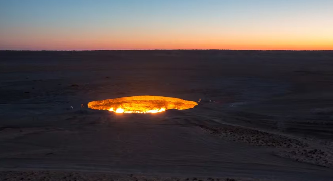 Entró a la “Puerta del Infierno” en busca de sus secretos: “Fue asombroso y aterrador a la vez”