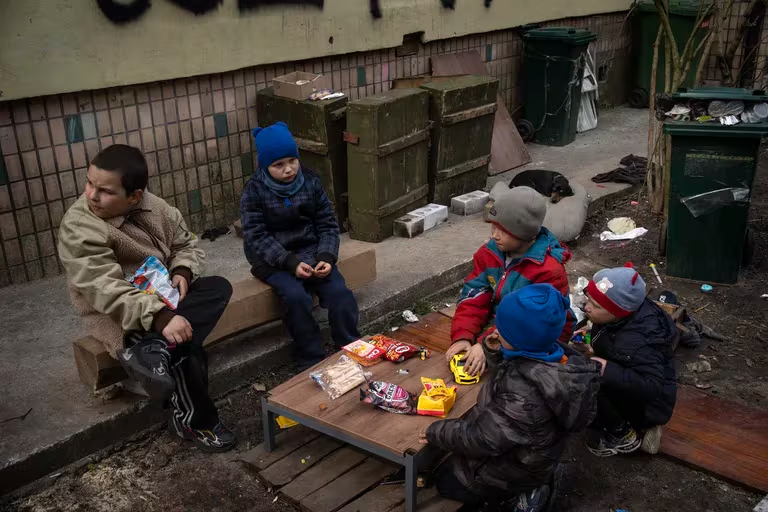 Salvaguardar datos genéticos, clave para seguir rastro de niños desaparecidos de Ucrania