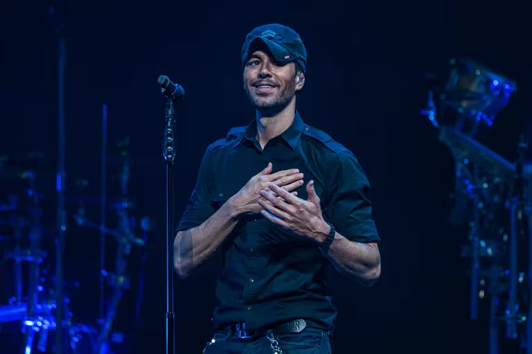 Los 49 de Enrique Iglesias: Un talento innato y el éxito que le costó la relación con su padre Julio