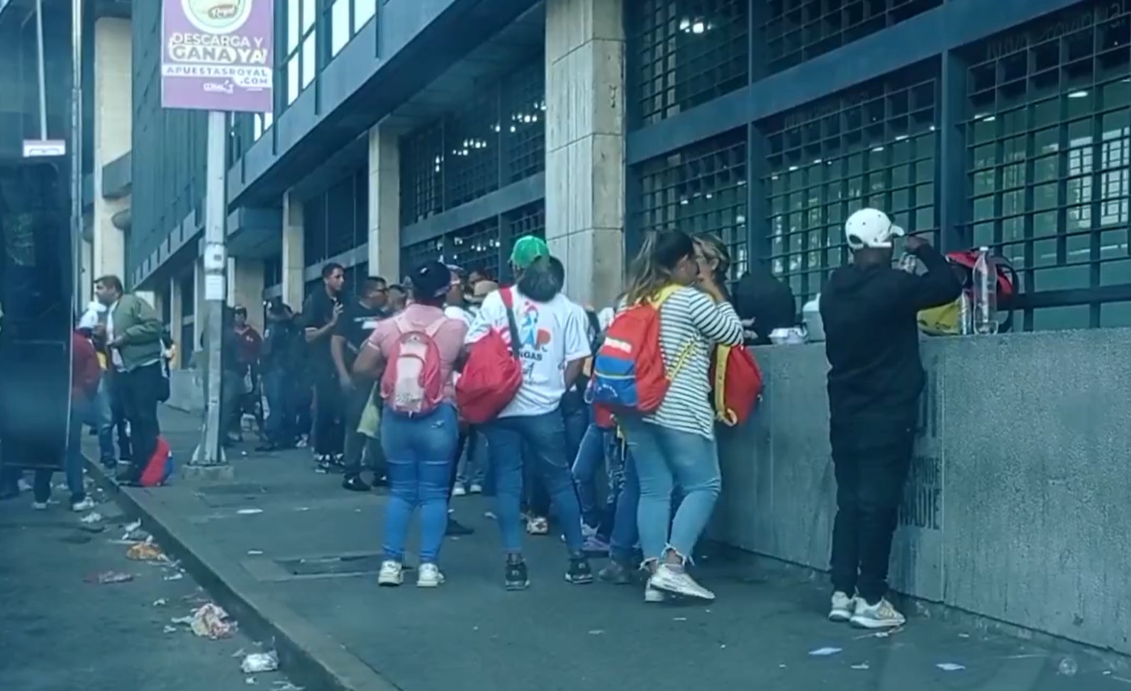 Fuerte presencia policial en los alrededores de Chacaíto y Plaza Venezuela este #1May (Video)