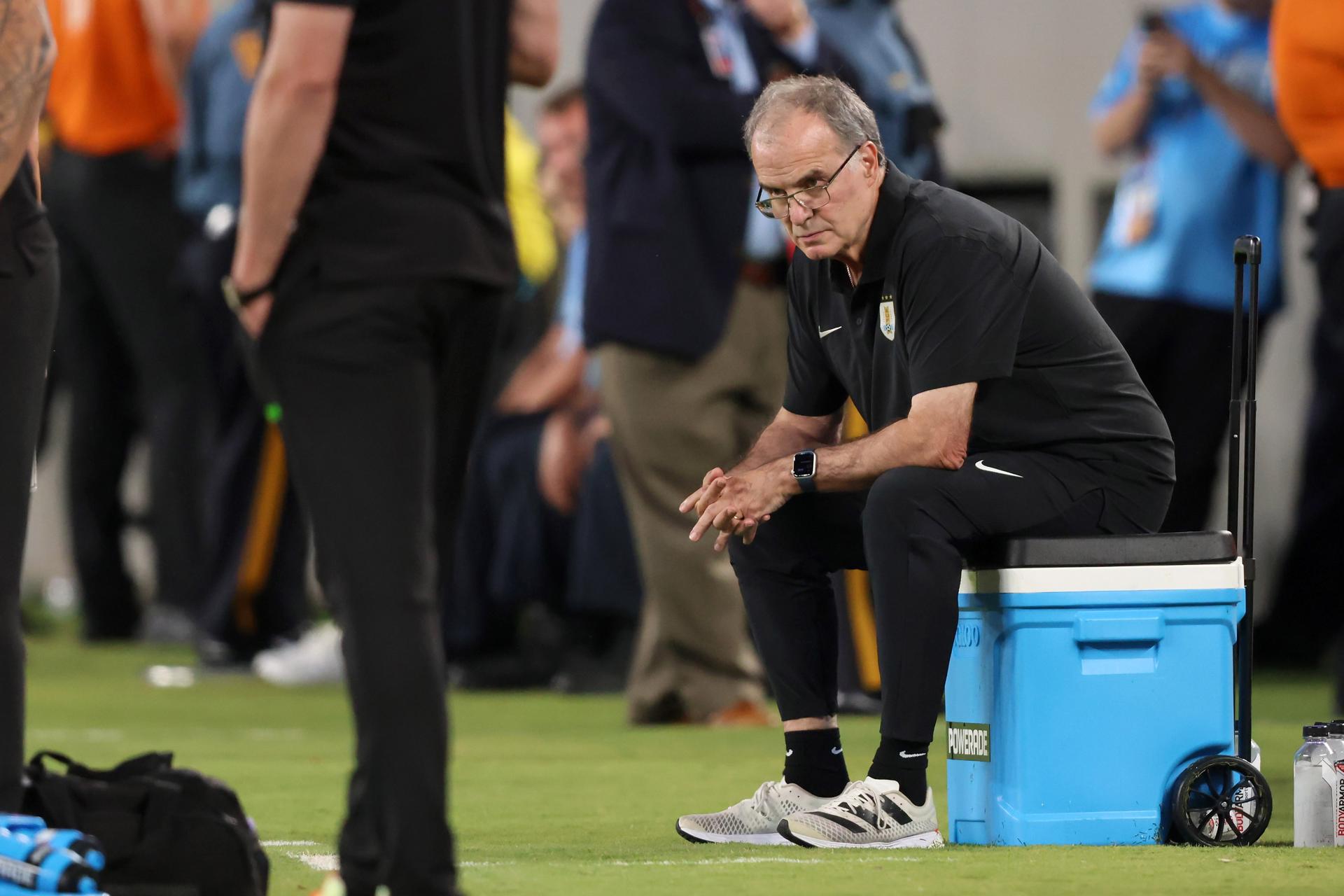 Conmebol también suspendió a Marcelo Bielsa por salida tardía al campo