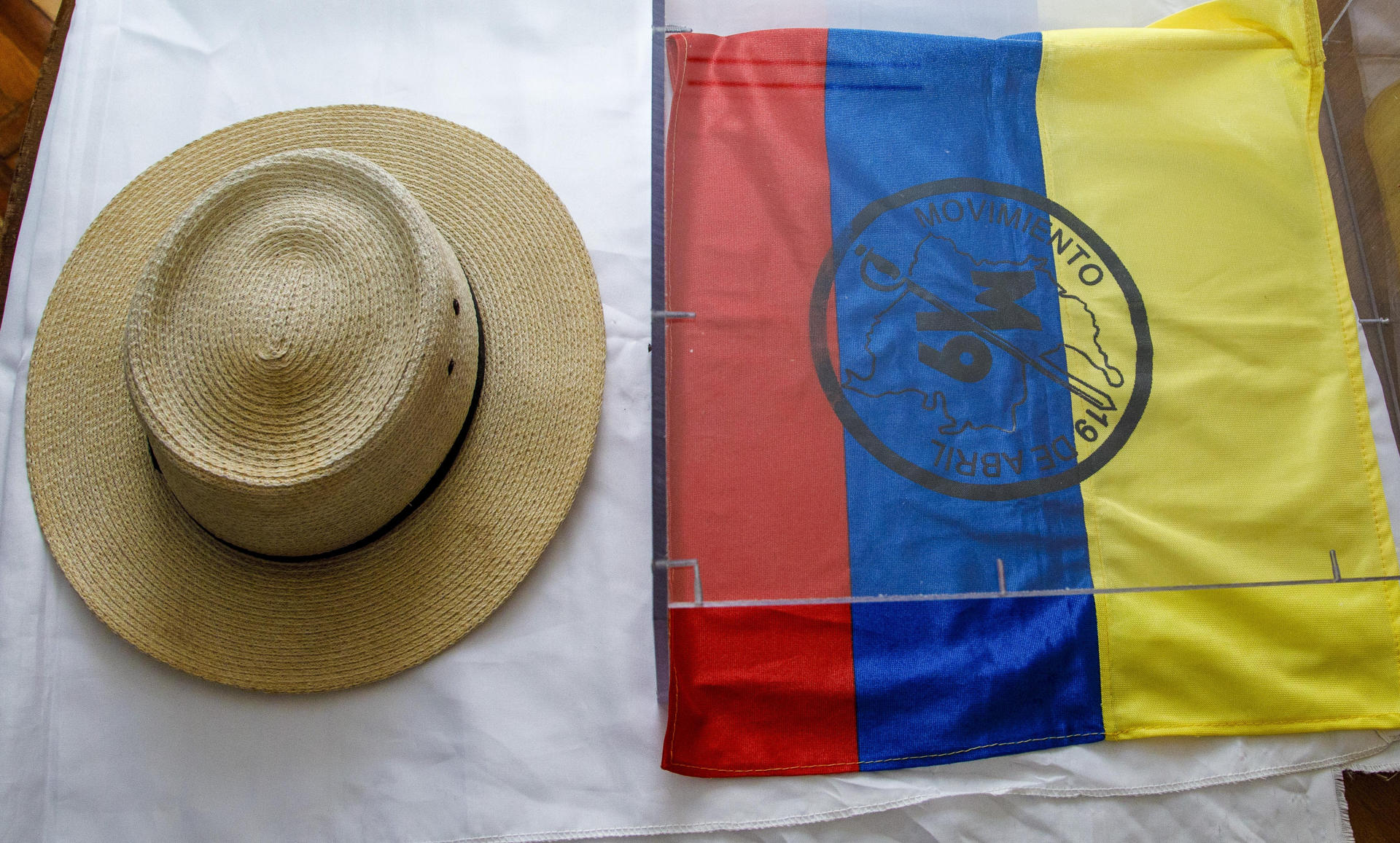 La aclaratoria del gobierno colombiano luego de que Petro enalteciera el sombrero de un guerrillero