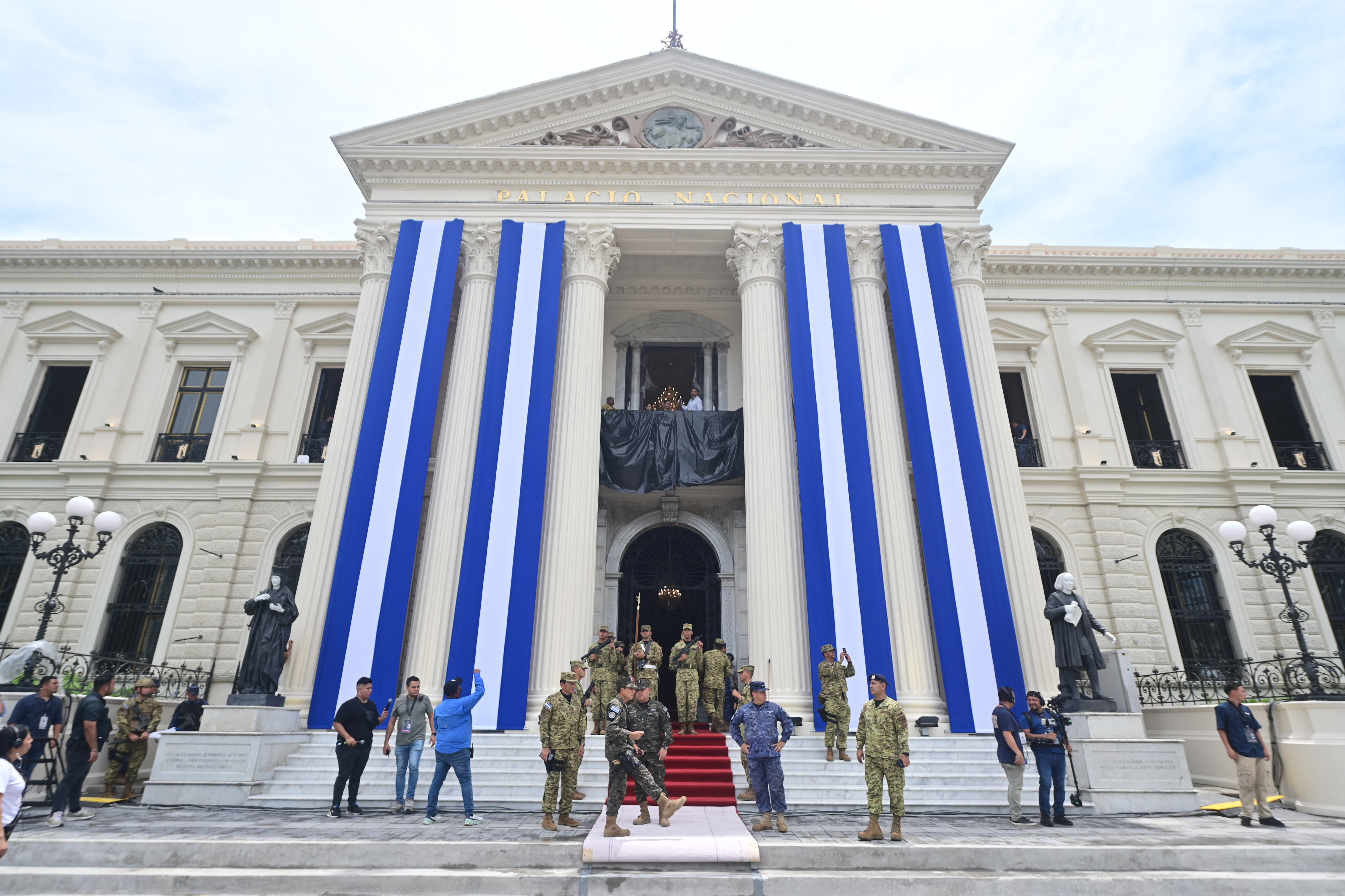 EN VIVO: Bukele asume segundo mandato en El Salvador