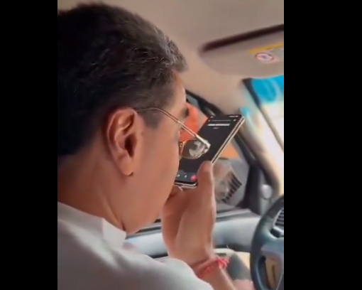 Todo mal: Maduro, orillado en una carretera, haciendo campaña por teléfono (VIDEO)
