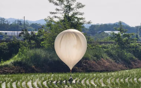 Régimen de Kim Jong-un volvió a lanzar globos con basura a Corea del Sur y crece la tensión