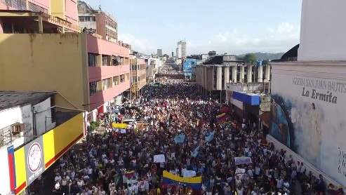 “Esto no lo para nadie”: Dron grabó como habitantes de San Cristóbal colapsaron avenidas en apoyo a María Corina Machado