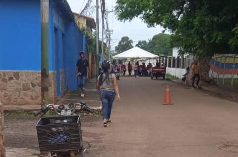 Denuncian agresión contra dirigente de Comando con Venezuela por fotografiar centro electoral en Guárico