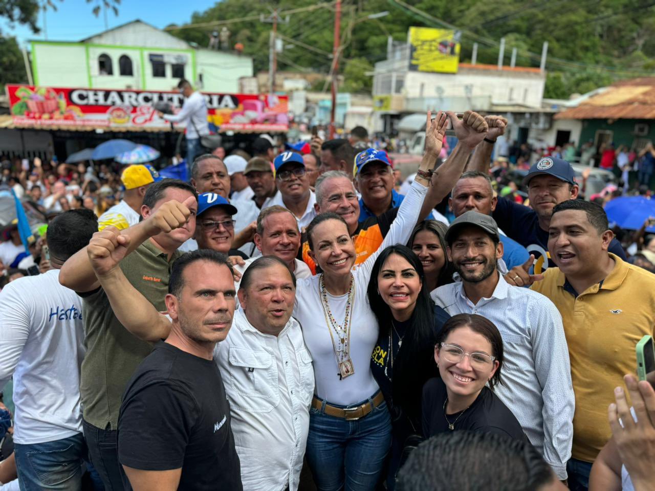 Multitud recibió al ritmo del calipso a María Corina Machado en El Callao (VIDEO)