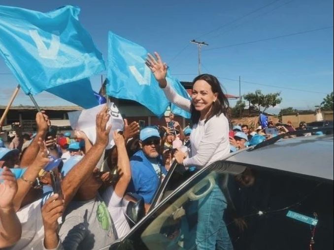 “El Puripurito del Llano”: niño le dedicó un verso a María Corina Machado en su camino a Bolívar (Video)