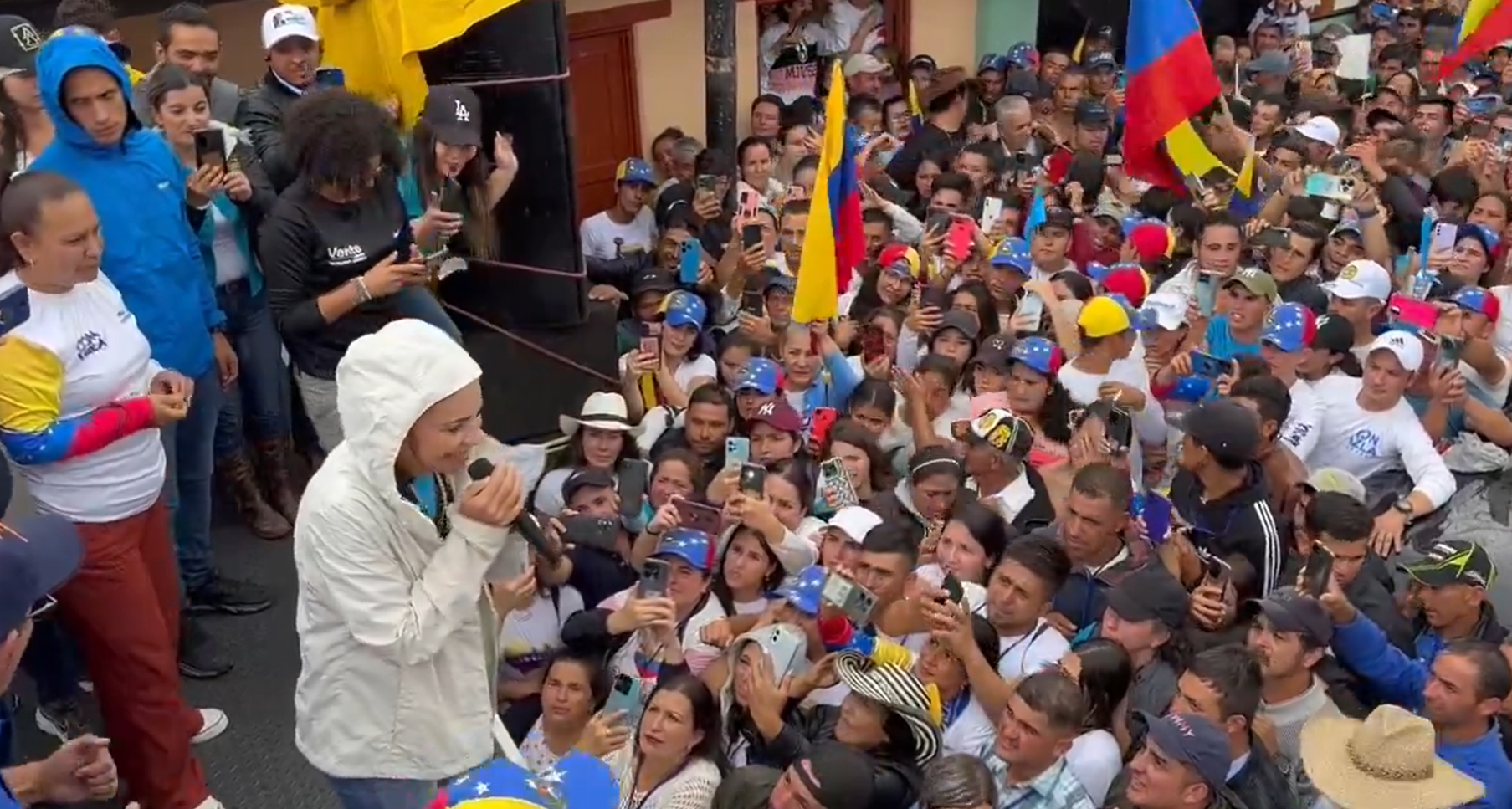 La sorpresa que le dio María Corina Machado a su hijo desde Guaraque en Mérida (VIDEO)
