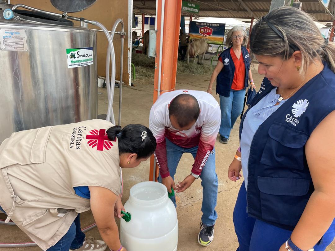 Ordeño con propósito: Cáritas Carora recibió más de cuatro mil litros de leche en la Expoferia Ganadera