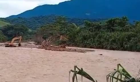 Inician labores de dragado del río Michay en Barinas para facilitar reparación del puente