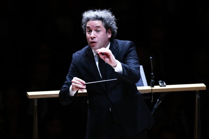 Gustavo Dudamel participará en concierto de reapertura de la catedral de Notre Dame