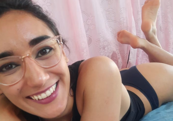 La joven latina que gana 1.000 dólares por mes vendiendo fotos y videos de sus pies