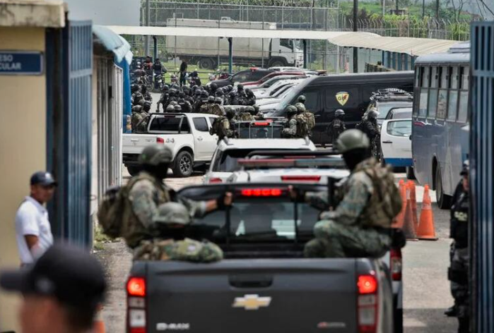 Bandas criminales de Ecuador reciben armas desde Colombia, México y Perú, advierte informe