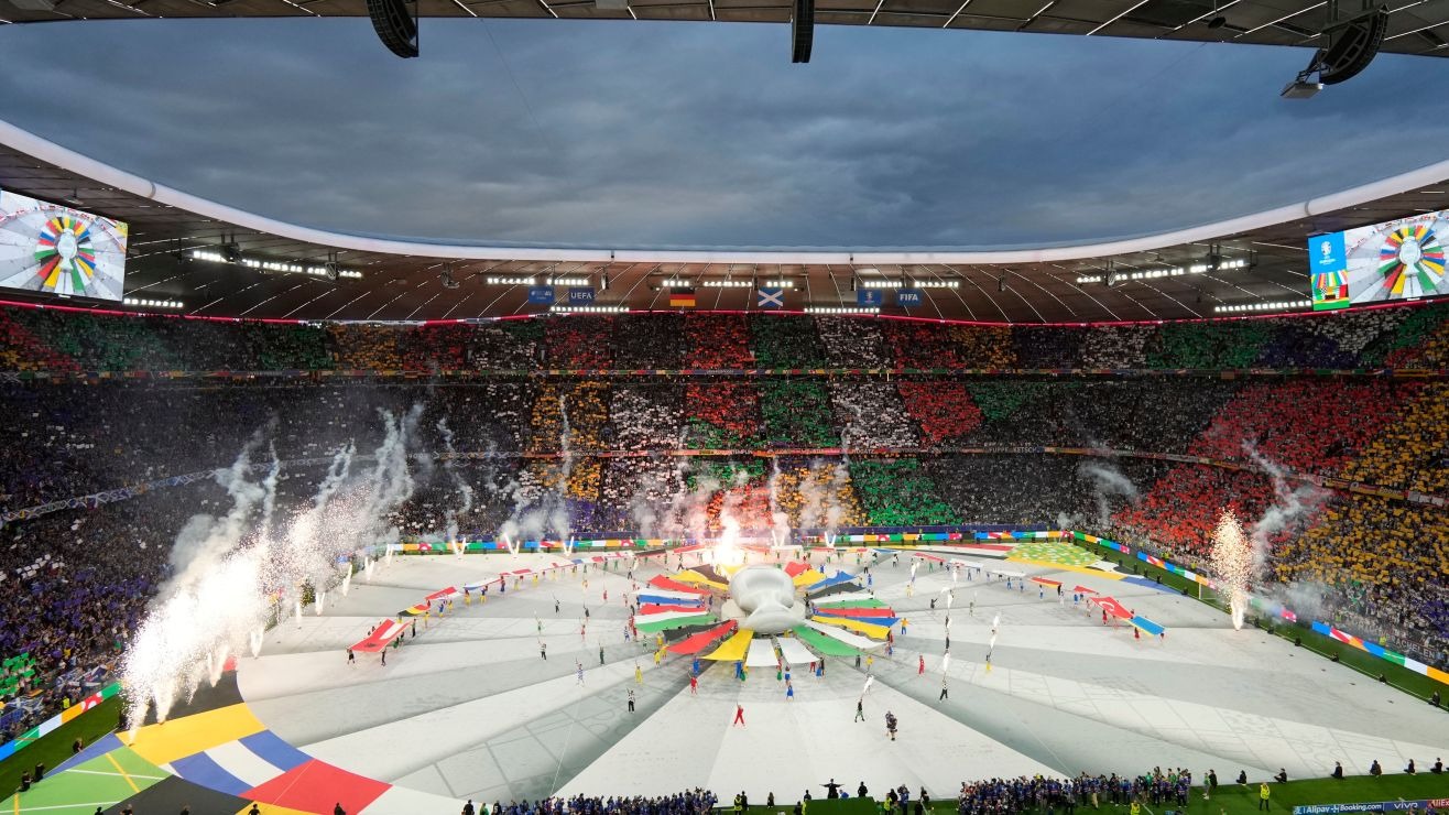 Emotivo: Ceremonia de apertura de la Eurocopa rindió homenaje a Franz Beckenbauer (VIDEO)