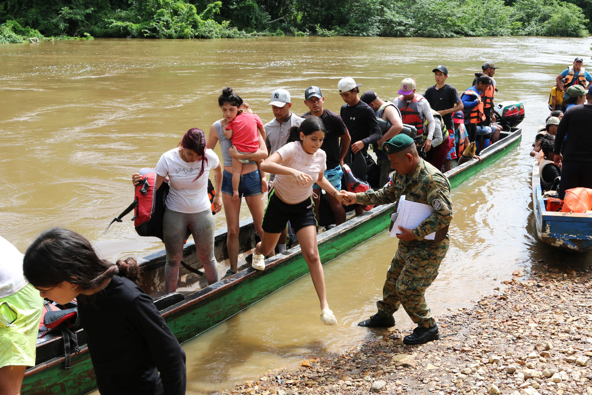 Panamá cerró tres pasos de acceso en el Darién para canalizar el flujo de migrantes