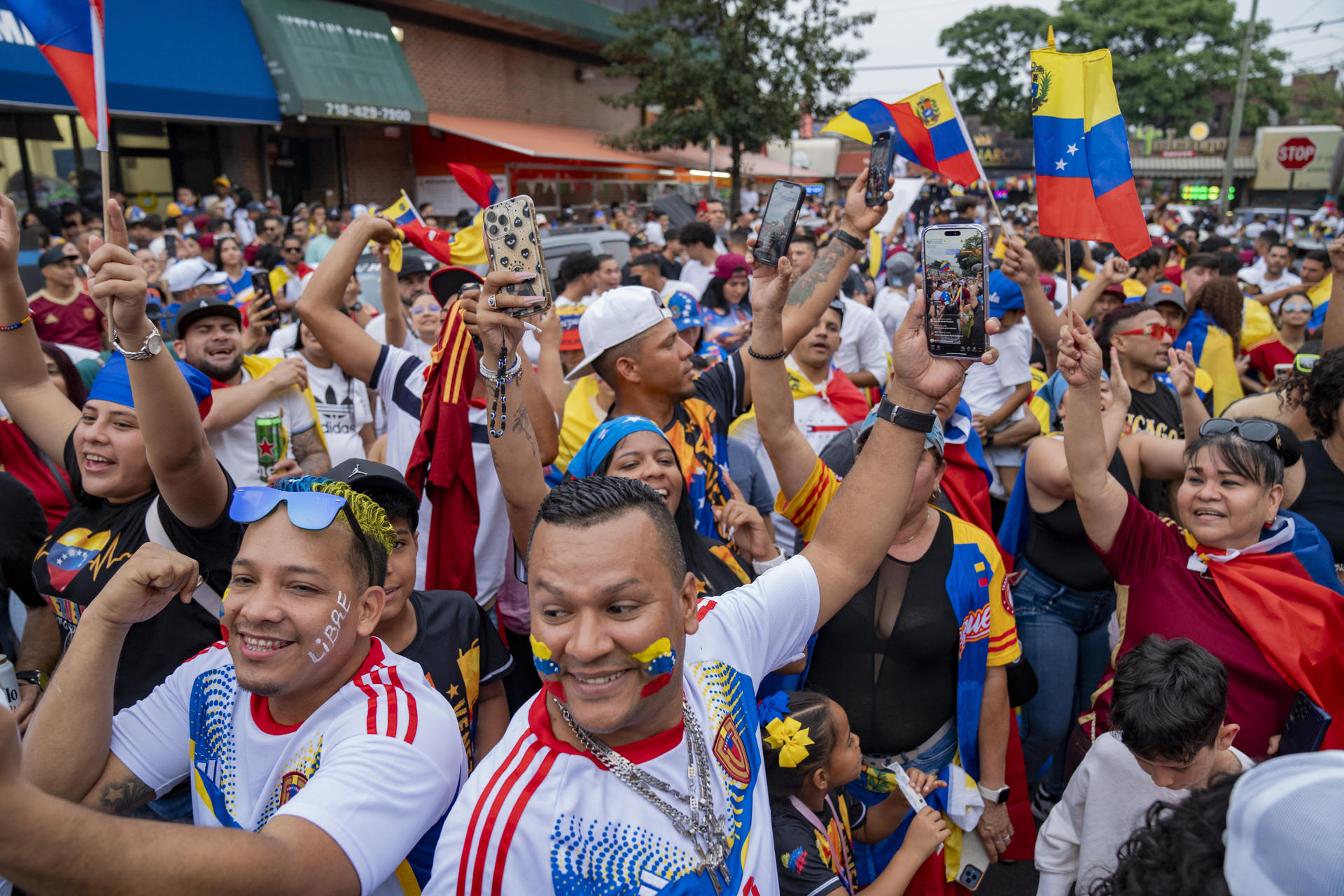 Cientos de venezolanos en Nueva York celebraron por la libertad y el cambio (Fotos)