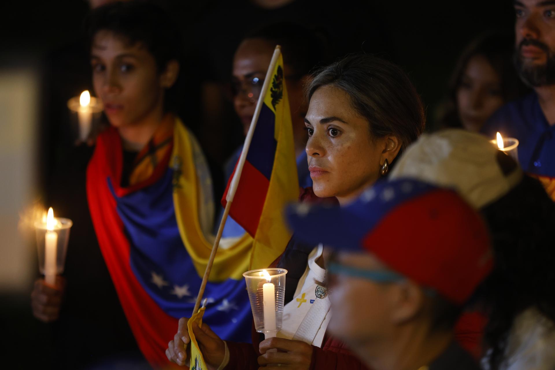 Migrantes venezolanos en México exigir el conteo de votos a Nicolás Maduro