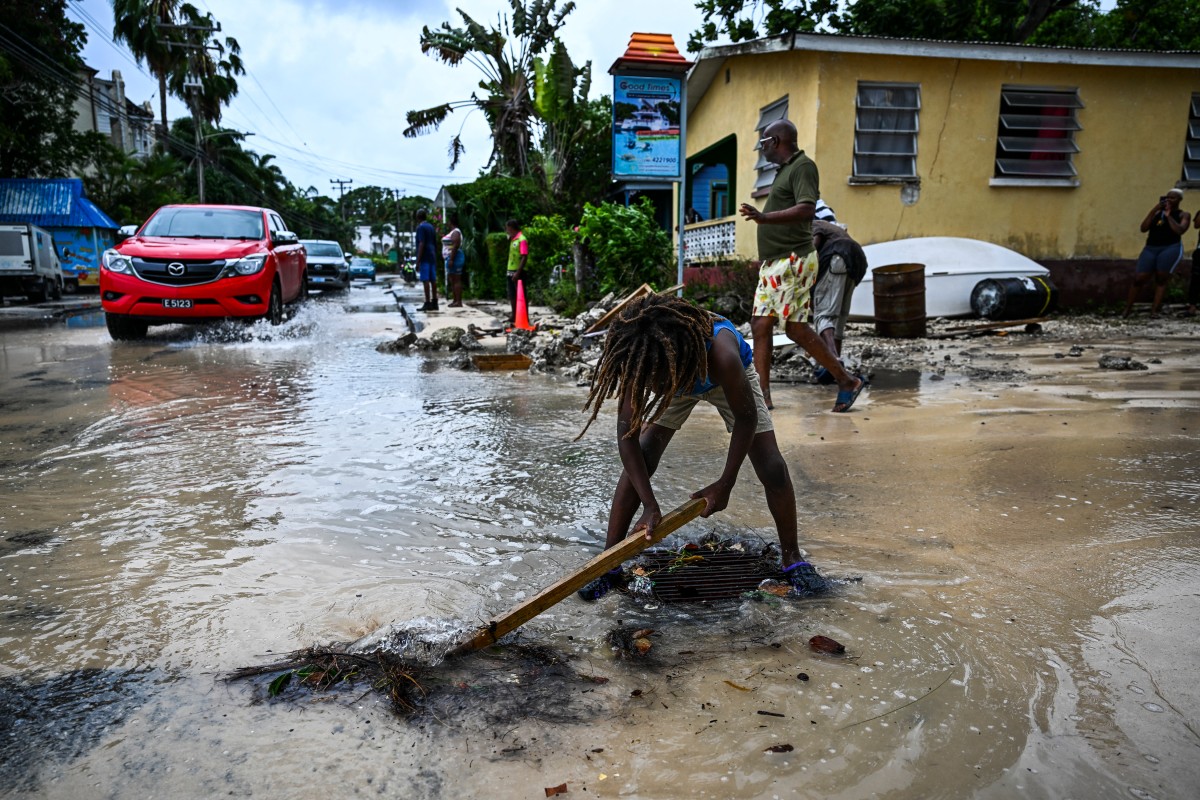 Devastador huracán Beryl destruyó varias embarcaciones y carreteras en Barbados (video)