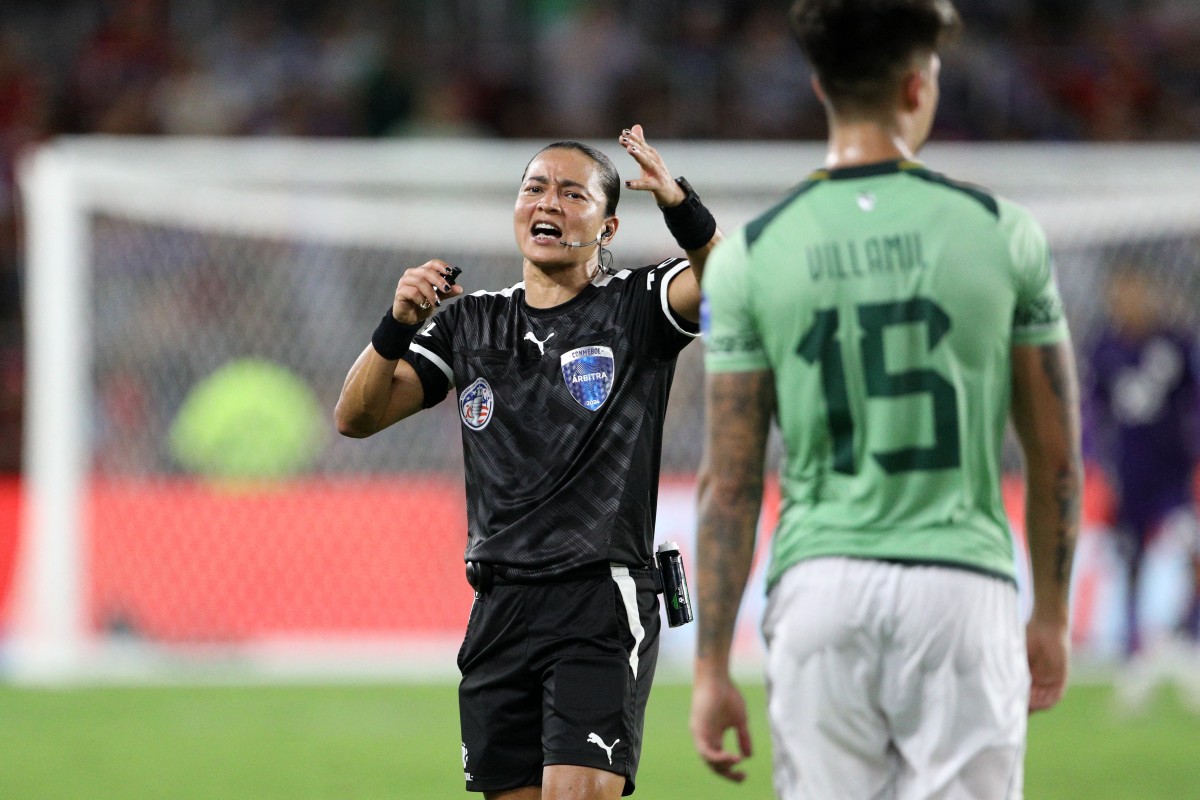 Edina Alves, primera árbitra en dirigir un partido en la historia de la Copa América