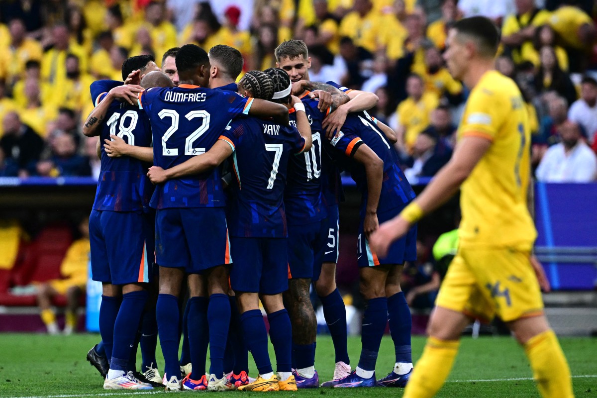 Países Bajos golea a Rumania y avanza a cuartos de la Eurocopa