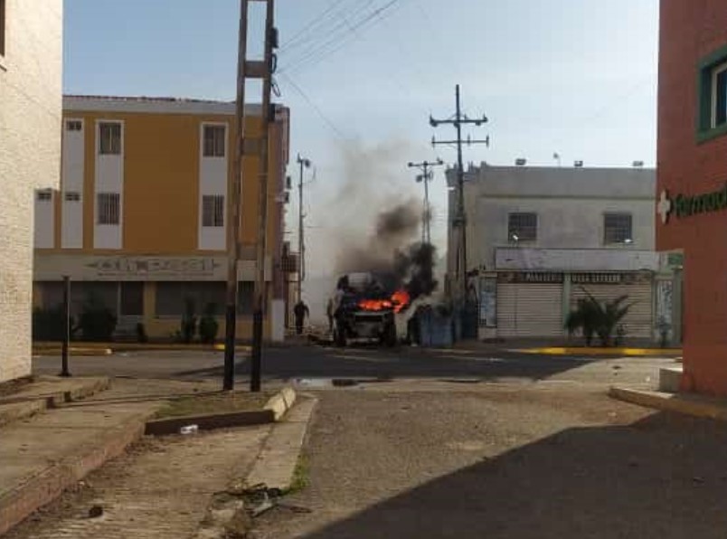 Queman tanqueta de la GNB y sede del CNE en Coro