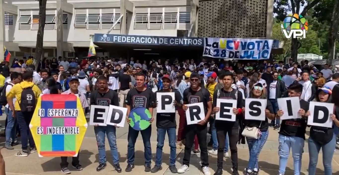 EN IMÁGENES: Estudiantes encabezan acto de campaña electoral en la plaza del Rectorado de la UCV este #14Jul