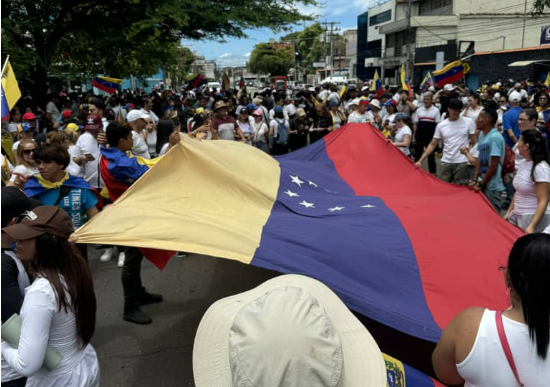 Reprimen manifestación en Maracay mientras ciudadanos cantaban el Himno Nacional