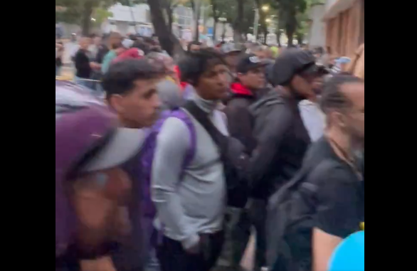 Denuncian que en el Liceo Andrés Bello de La Candelaria le impiden el acceso a los testigos electorales (Video)