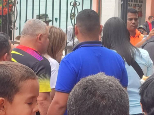 Pitan al gobernador chavista de Lara al ingresar a su centro de votación este #28Jul (VIDEO)