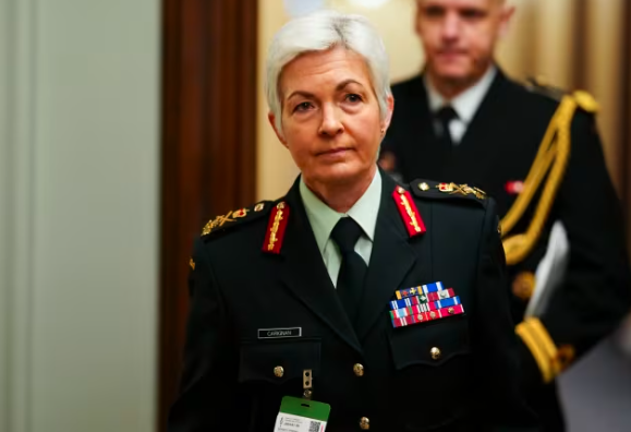Una mujer ocupa por primera vez el cargo de jefe del Estado Mayor de la Defensa de Canadá
