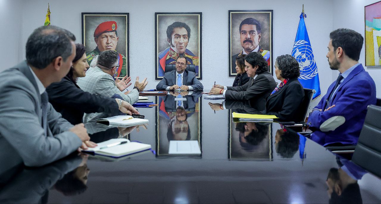 Yván Gil echa la culpa a las sanciones por la “clara desventaja” de Maduro en la presidencial