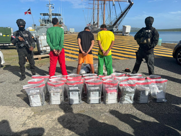 Autoridades dominicanas detienen a tres venezolanos vinculados a un cargamento de cocaína