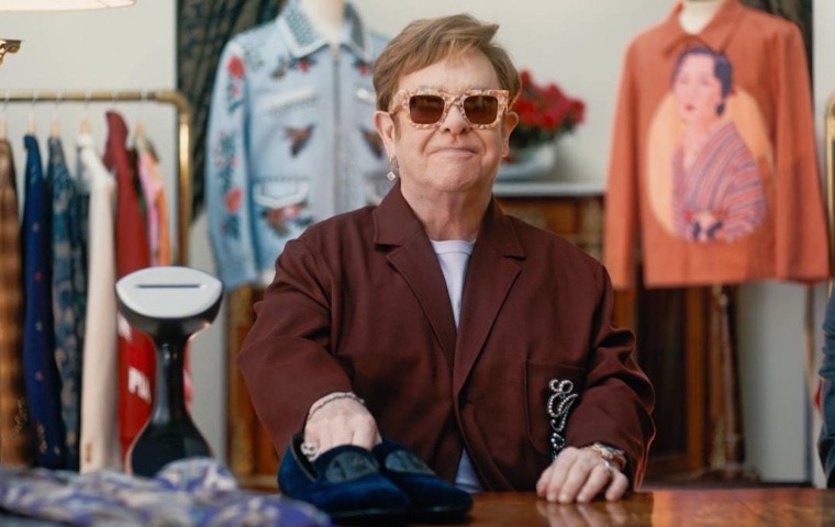 Elton John subastará prendas personales para recaudar fondos con fines benéficos