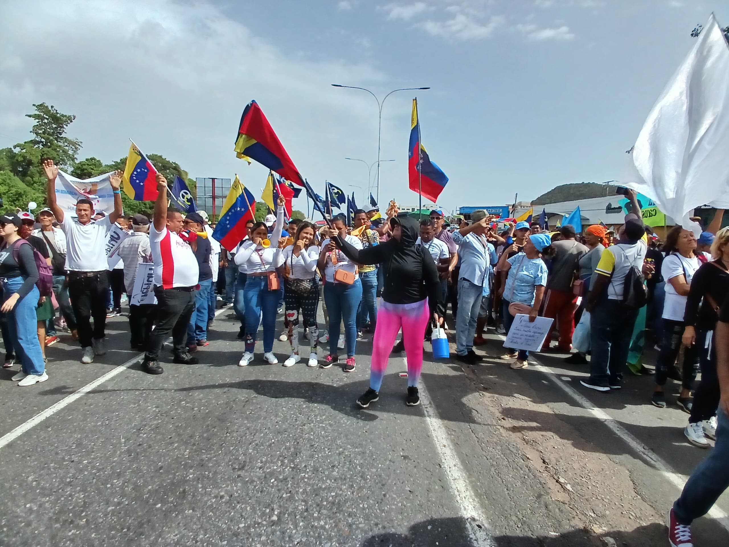 Mujeres marcaron la diferencia en la Caravana de la Esperanza de Edmundo y María Corina en Anzoátegui