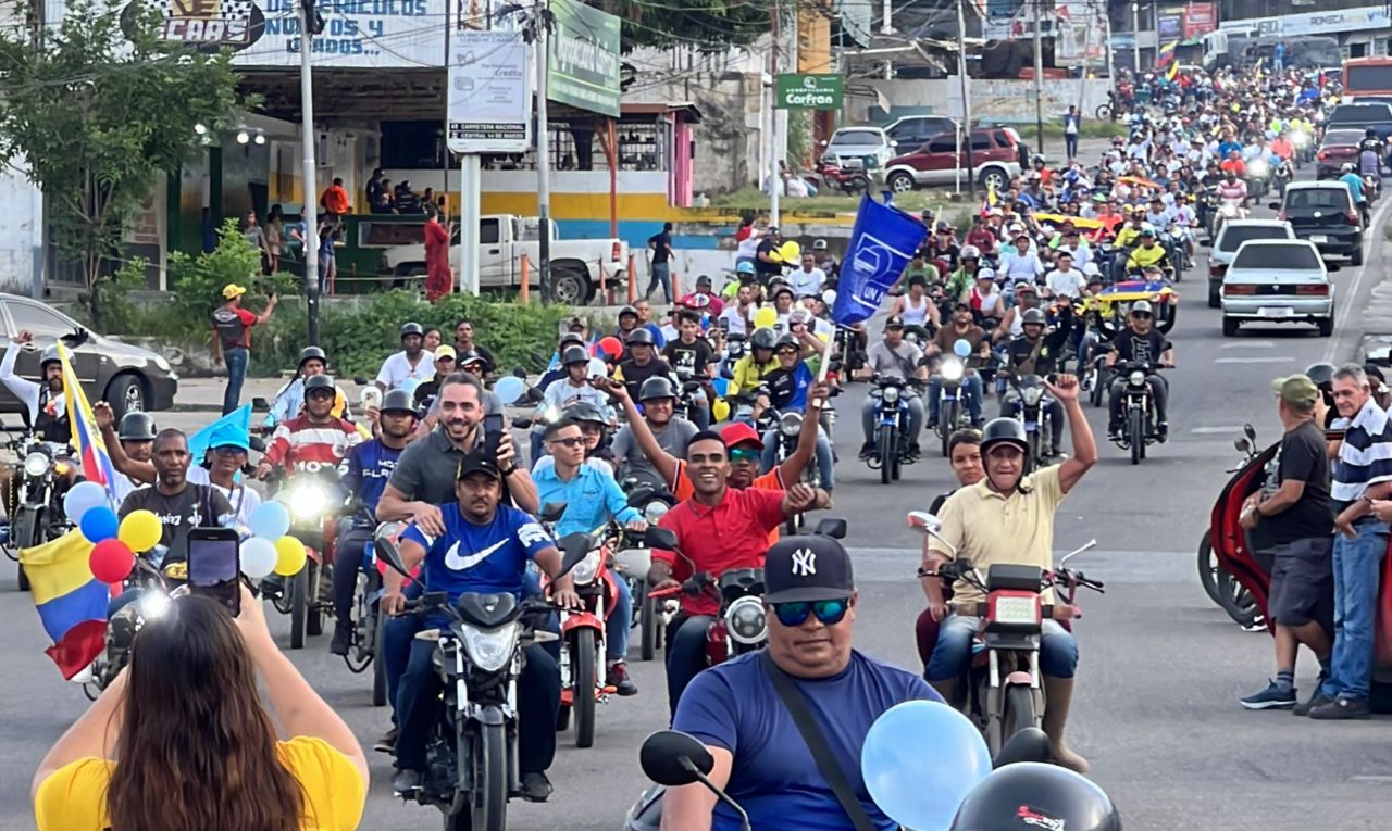 Con multitudinaria caravana culminó campaña de Edmundo González en San Juan de los Morros