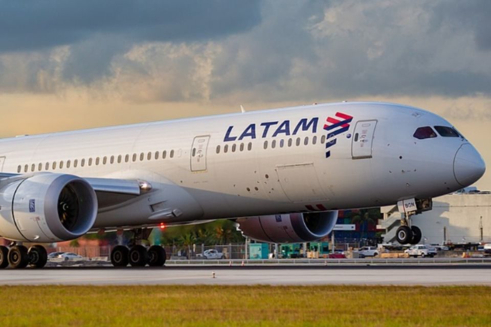 Latam Perú confirma la suspensión de vuelos entre Lima y Caracas hasta el #31Ago