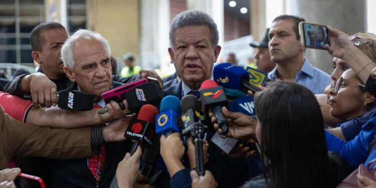Leonel Fernández y Ernesto Samper piden al CNE publicar resultados mesa por mesa tras elección en Venezuela